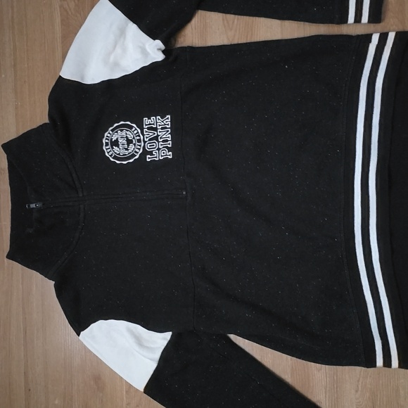 VS PINK OUTFIT 💖 - Picture 2 of 10